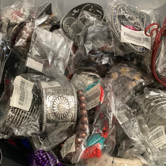 1 pack of 10 Assorted Paparazzi bracelets - Picture 1 of 1